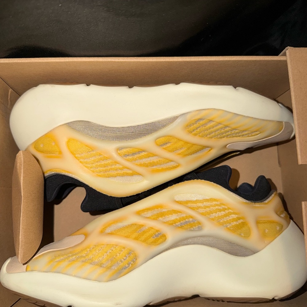 Adidas Yeezy 700 V3 Mono Safflower